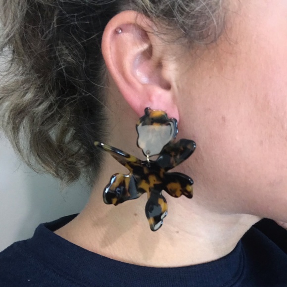 Paper Lily Earrings in Tortoise - Picture 8 of 8